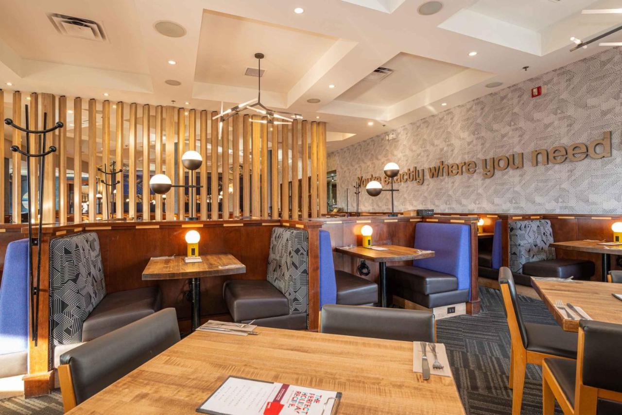 Sandman Hotel Red Deer Esterno foto