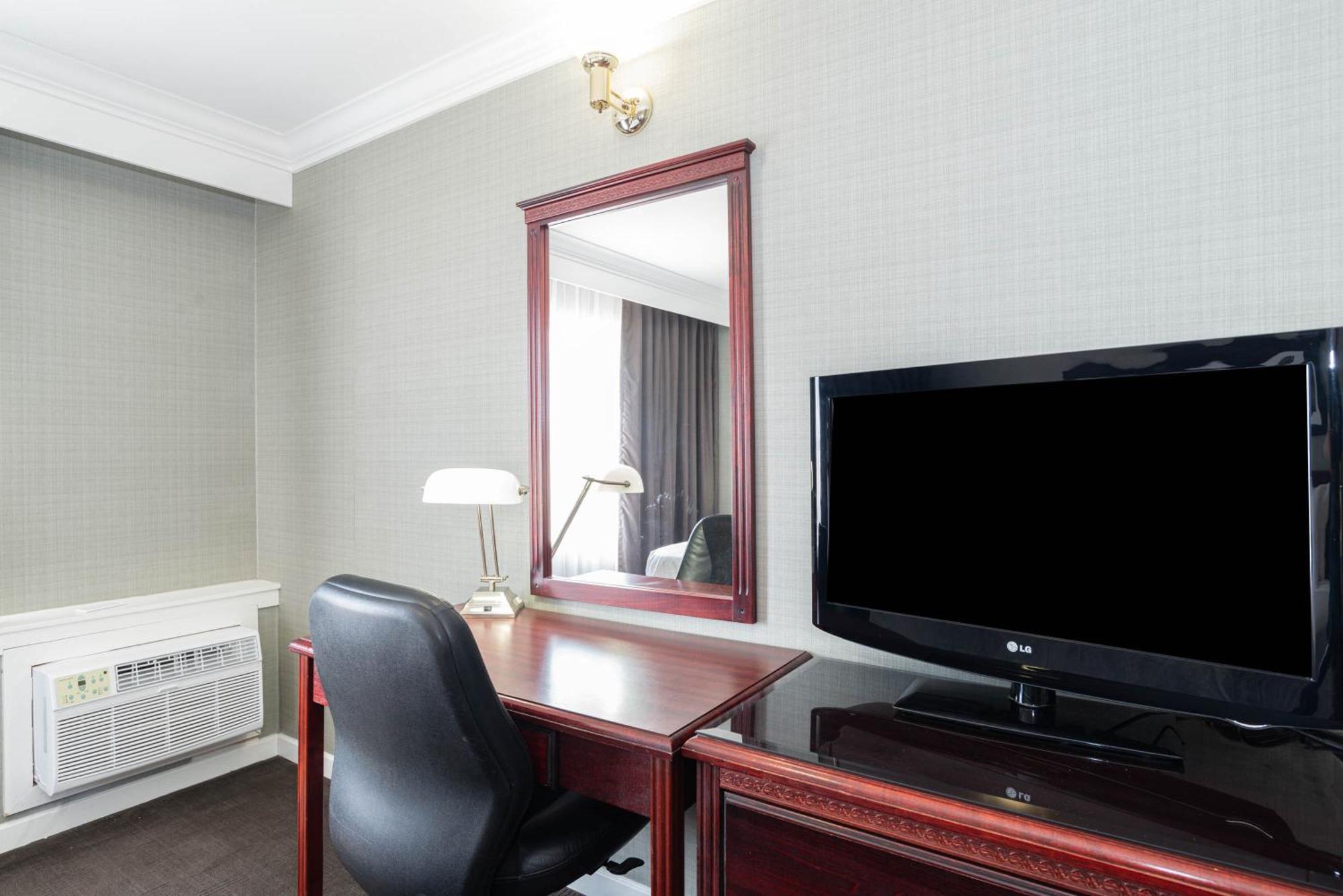 Sandman Hotel Red Deer Esterno foto