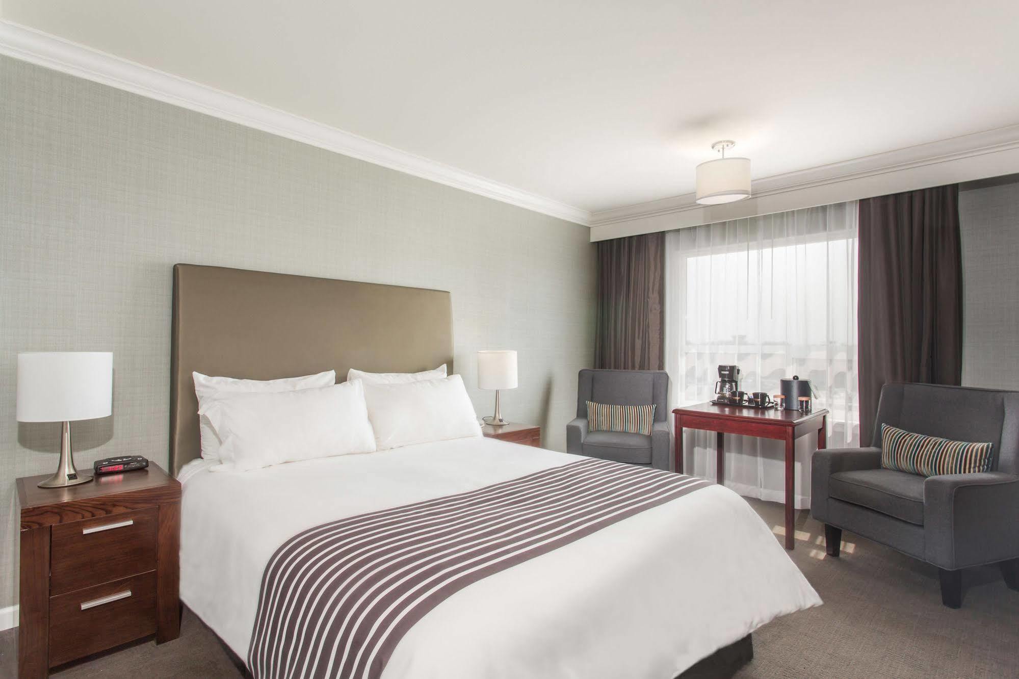 Sandman Hotel Red Deer Esterno foto